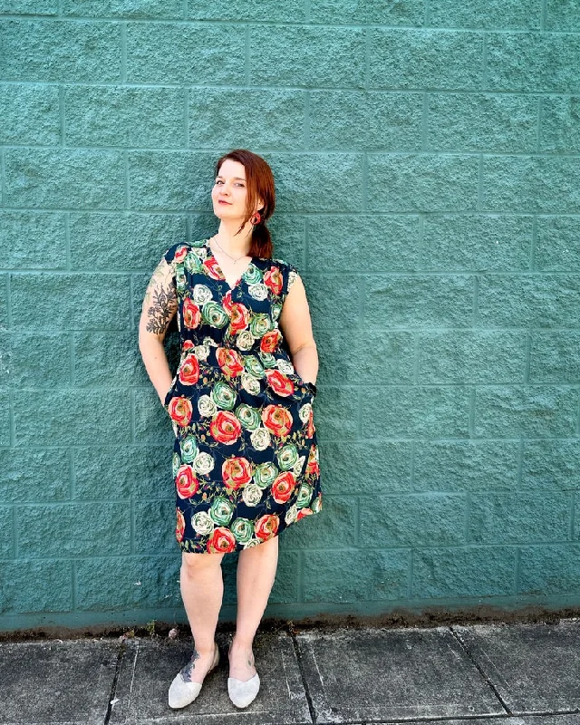 Monica Dress in Big Roses Tunics Fleece cozy