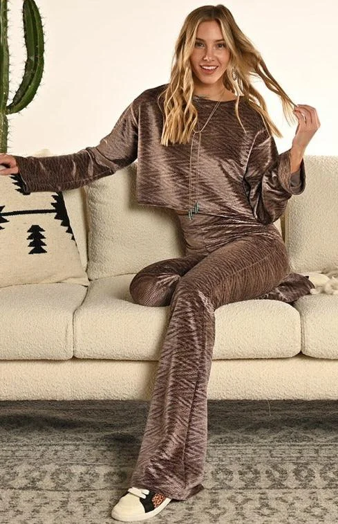 Rock & Roll Cowgirl Women's Rose Taupe Velvet Cropped Pullover Long Sleeve Top Set Sleeve Pullover