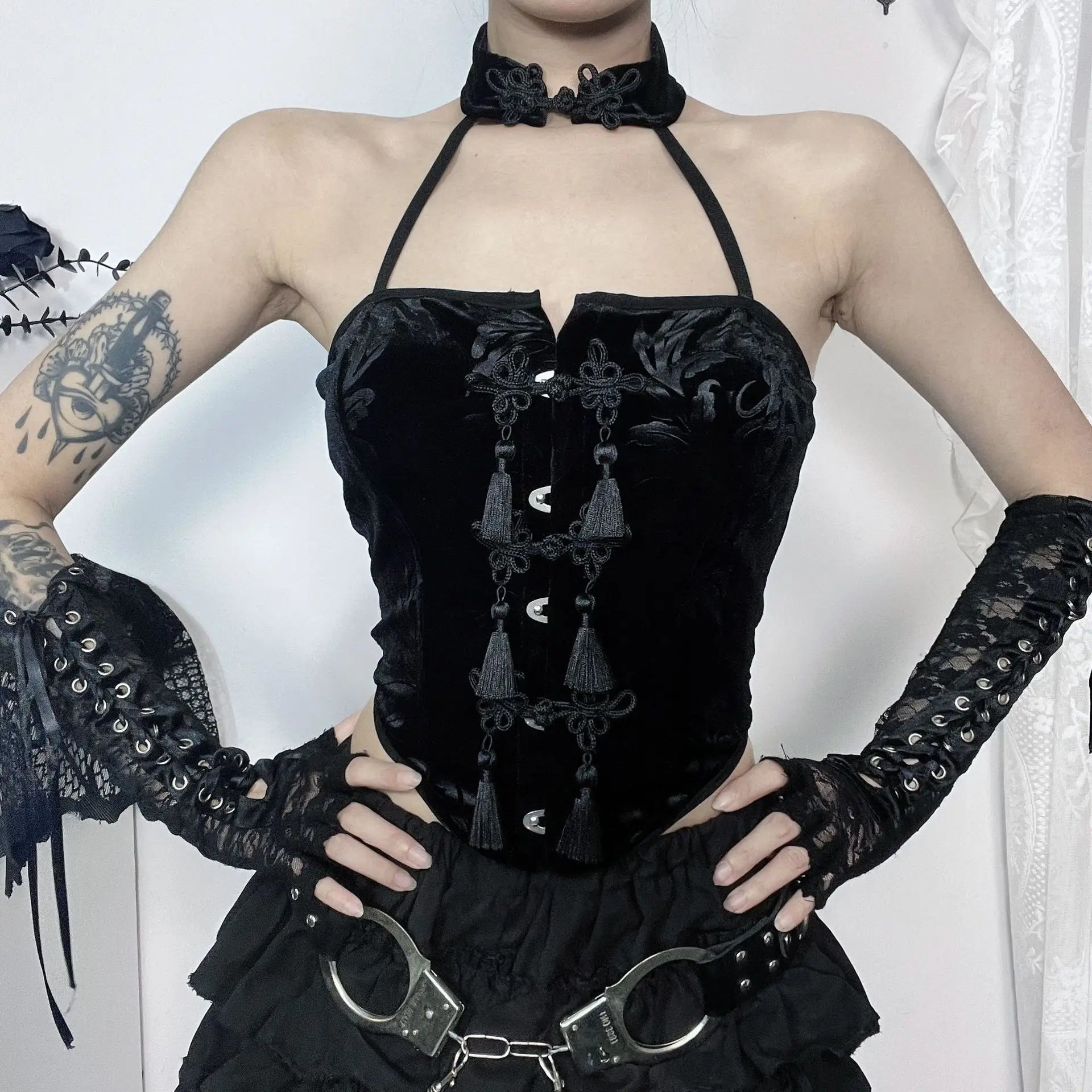 New Arrival Spicy Girl Gothic Style Sexy Choker Neck Black Button Crop Top Handmade Hand-knitted Hand-woven New Arrival Spicy Girl Gothic Style Sexy Choker Neck Black Button Crop Top Handmade Hand-knitted Hand-woven