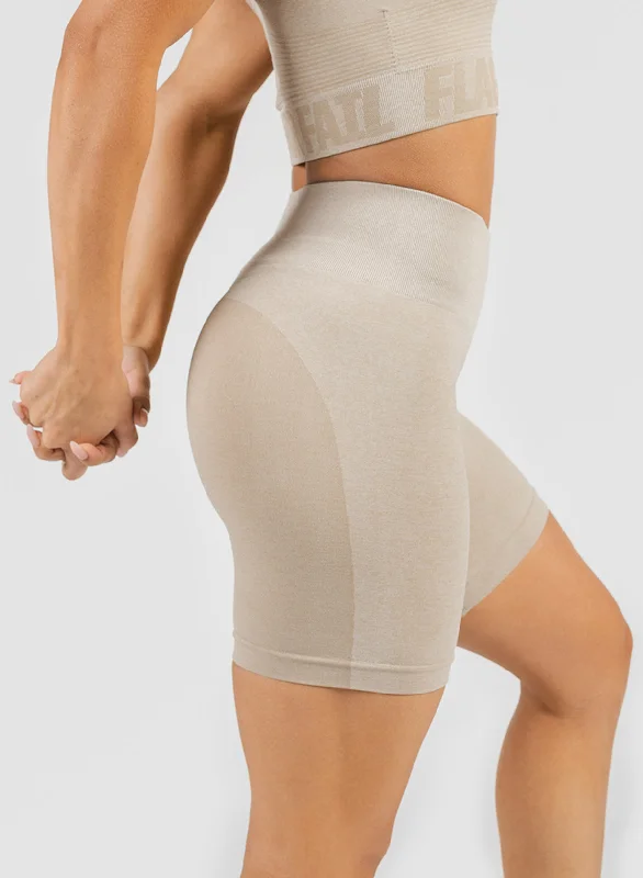 SEAMLESS BIKER SHORTS - SAND